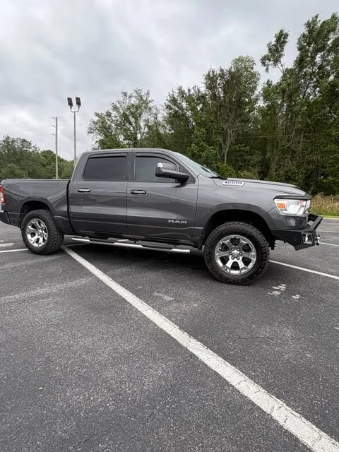 2019 RAM 1500 Big Horn/Lone Star 4x4 Crew Cab 5'7's photo