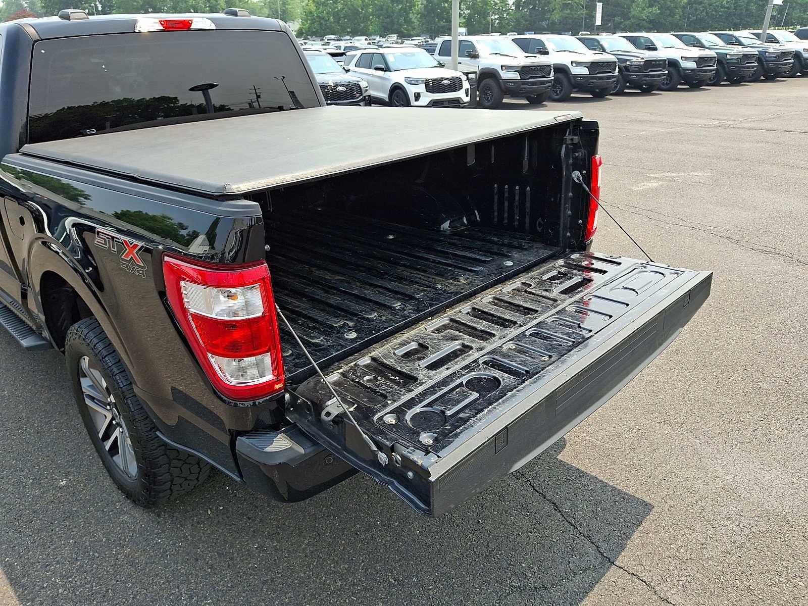 Used 2021 Agate Black Metallic Ford XL image 28
