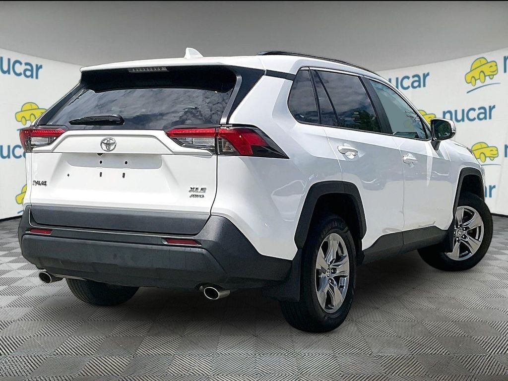 Used 2022 White Toyota XLE image 6