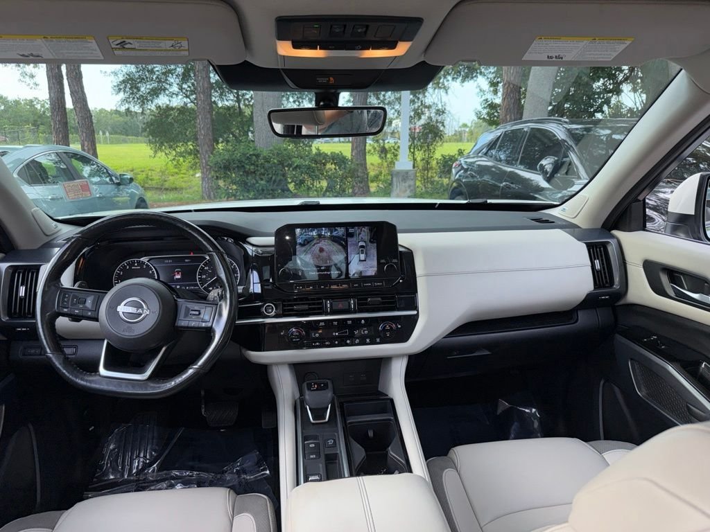 Used 2023 White Nissan SL image 18