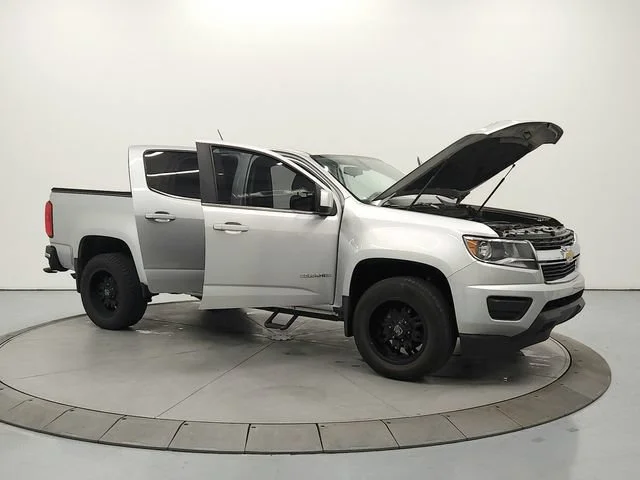 Used 2018 SILVER ICE METALLIC Chevrolet 2WD LT image 9