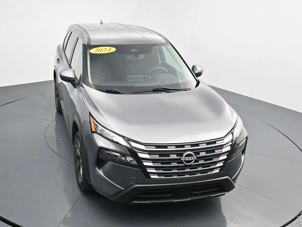 Used 2024 Gray Nissan SV image 16