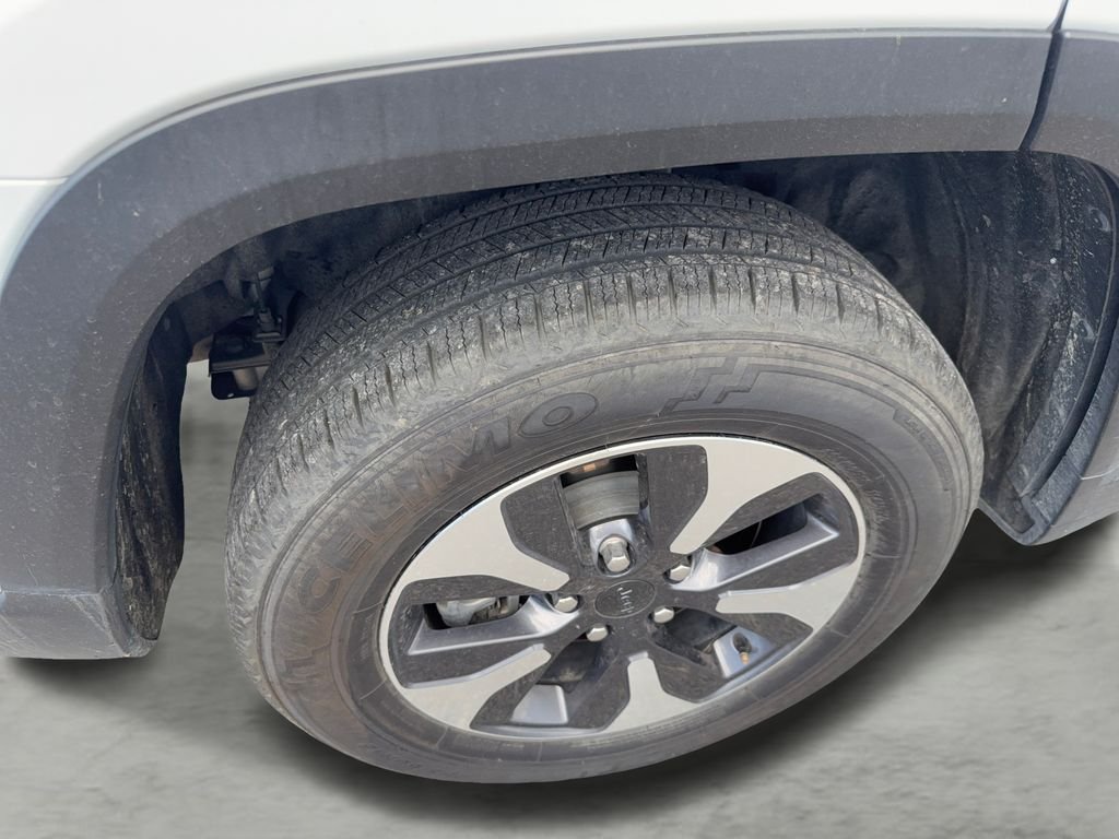 Used 2024 White Jeep 4xe image 9
