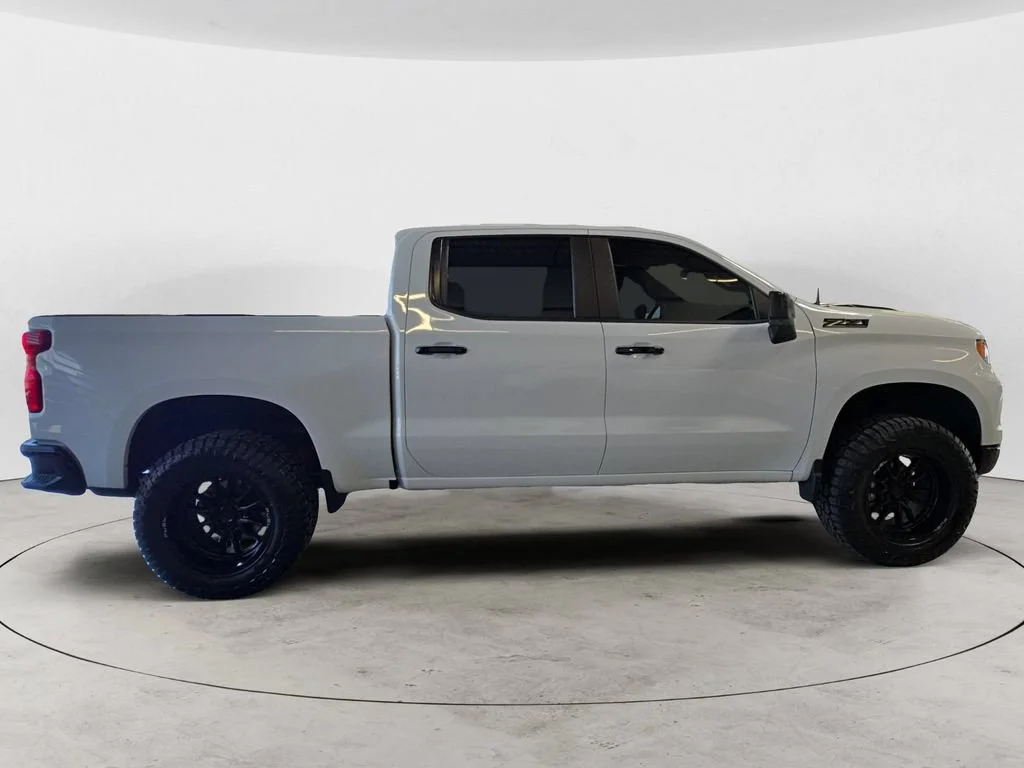 Used 2023 SUMMIT WHITE Chevrolet LT Trail Boss image 4