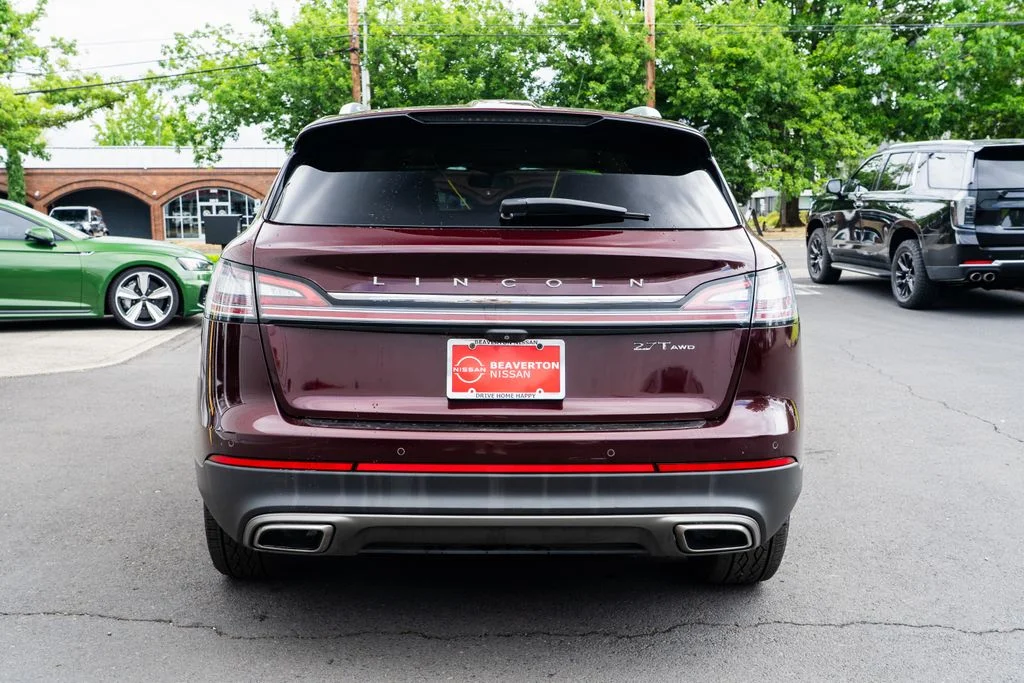 Used 2019 Red Lincoln Reserve image 5