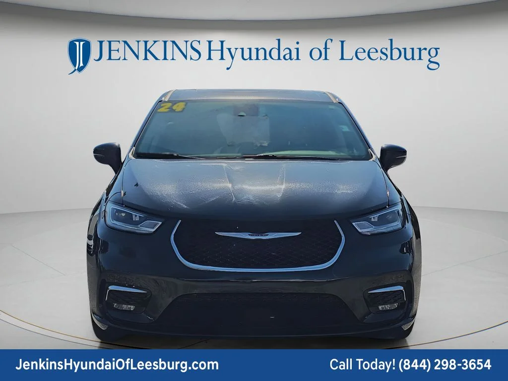 Used 2024 Black Chrysler Limited image 10