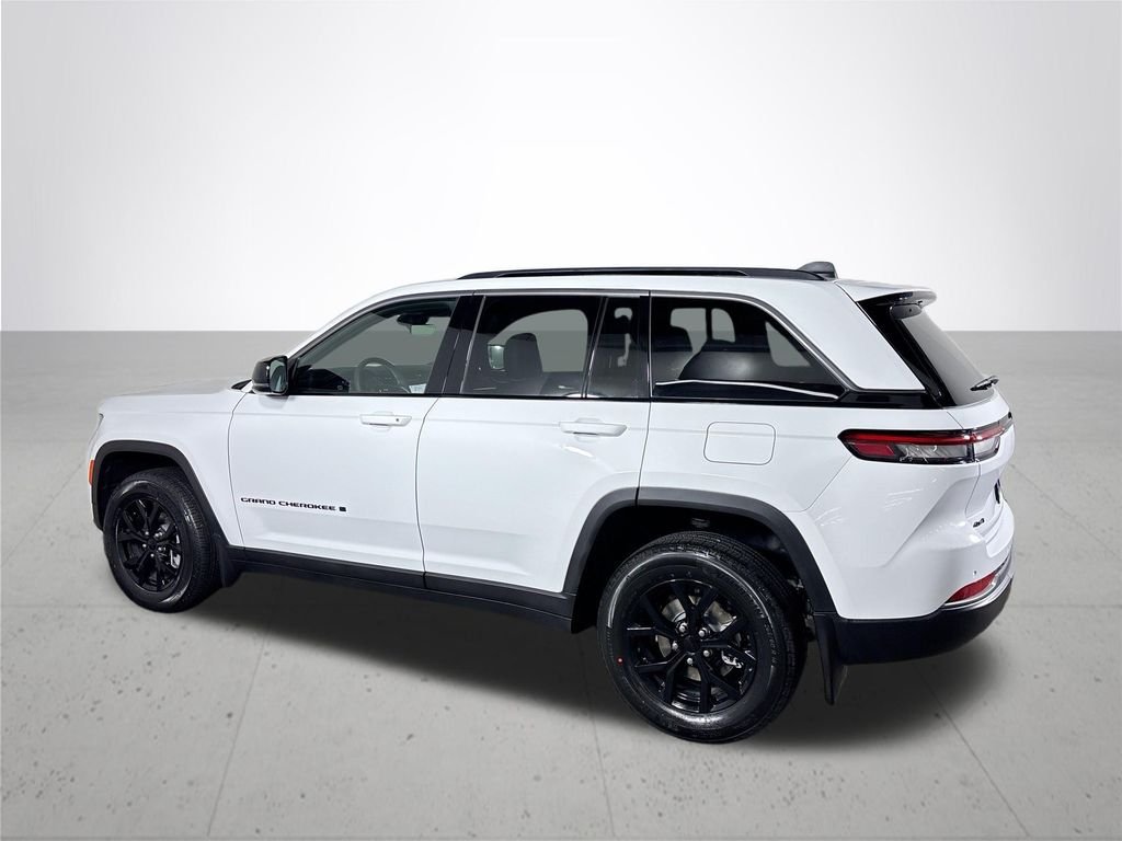 New 2026 Bright White Clear-Coat Exterior Paint Jeep Altitude image 8