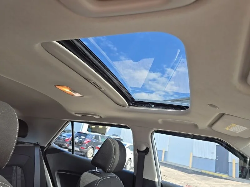 Used 2022 Silver Hyundai SEL image 31