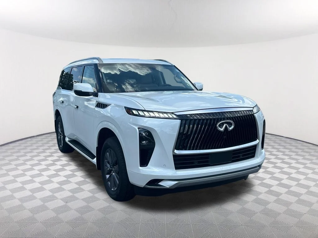 Certified Used 2026 White INFINITI PURE image 3