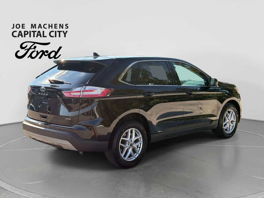 Used 2024 Agate Black Metallic Ford SEL image 5