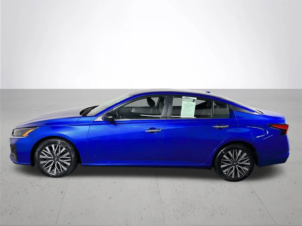 Used 2025 Blue Nissan 2.5 SV image 9