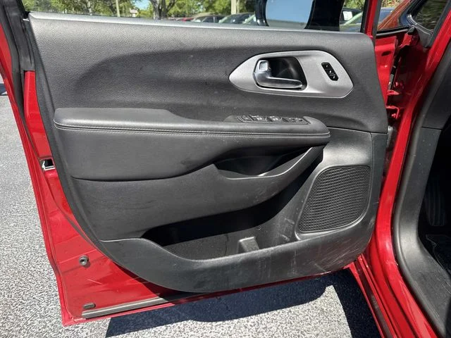 Used 2025 Red Chrysler Limited image 22