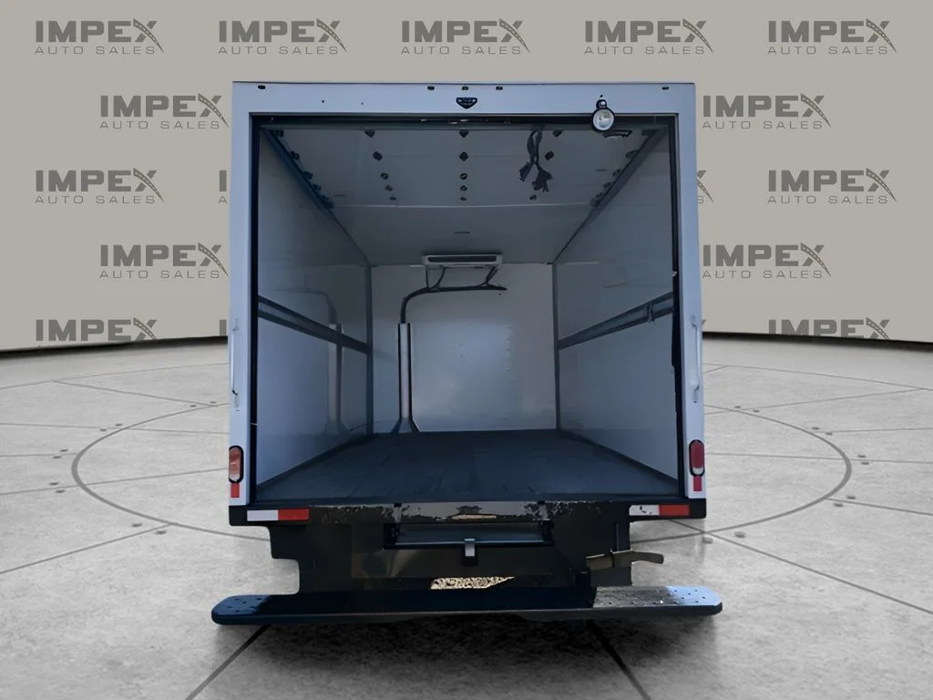 Used 2024 White Chevrolet Work Van image 36