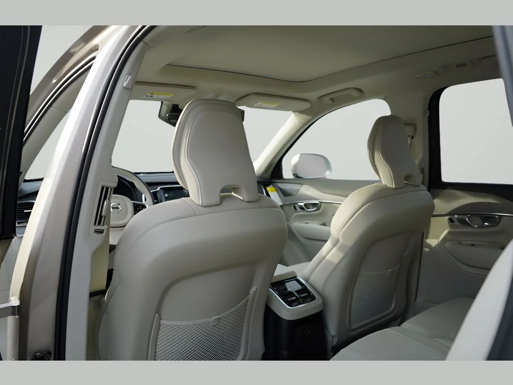 2025 Volvo XC90 Plus - Photo 20