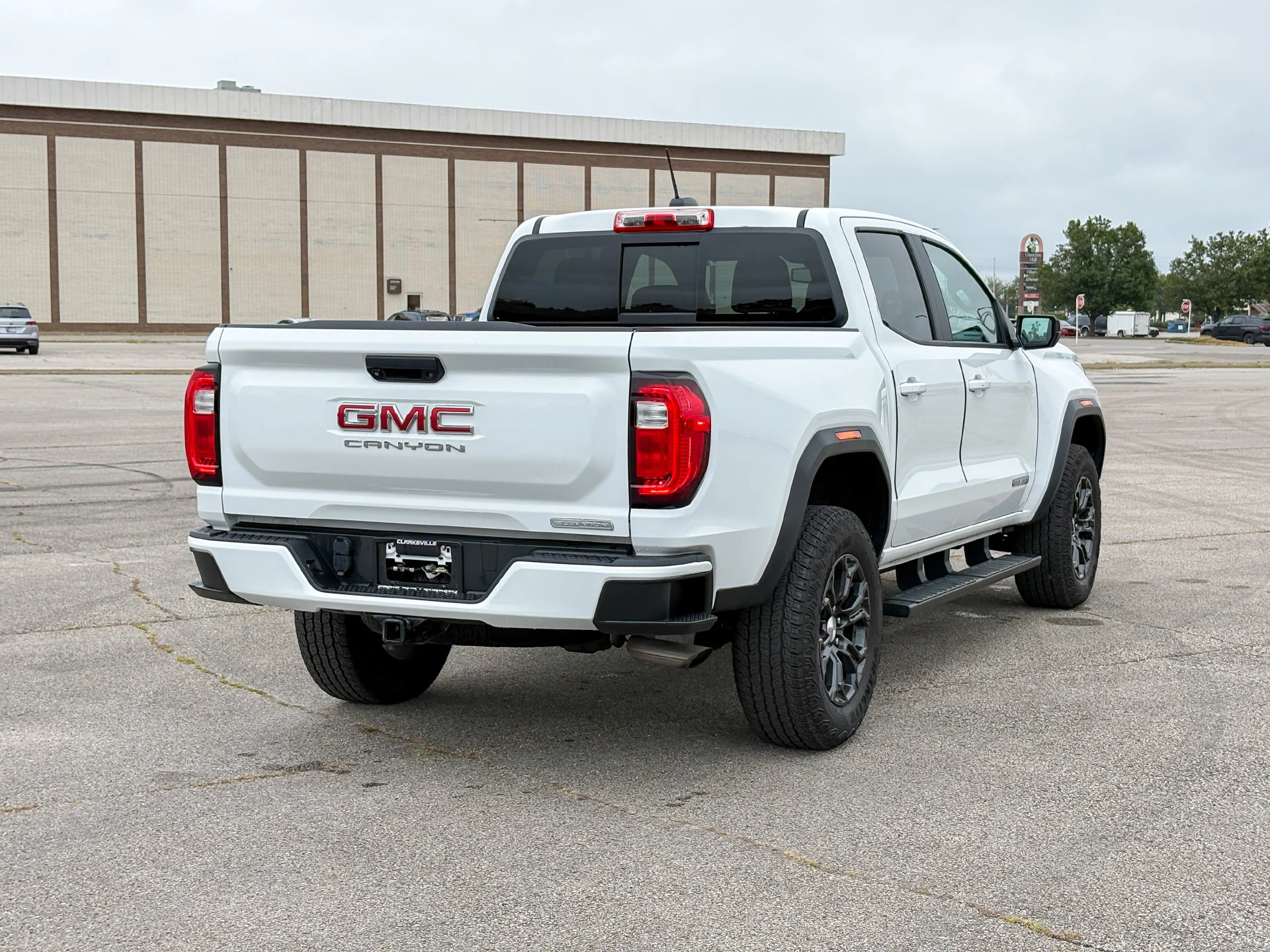 Used 2023 White GMC Elevation image 11