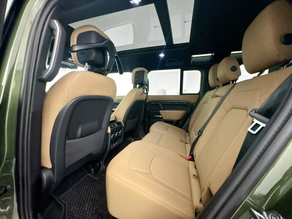 New 2026 Woolstone Green Land Rover X-Dynamic SE image 24