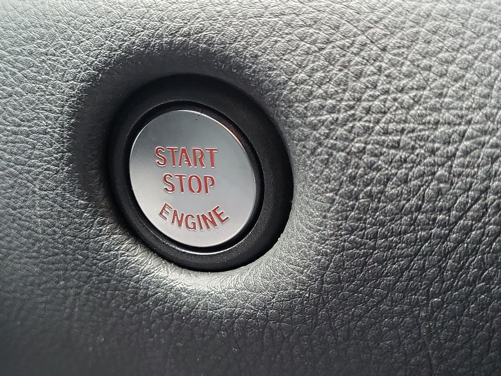 Used 2021 White Toyota 3.0 image 33