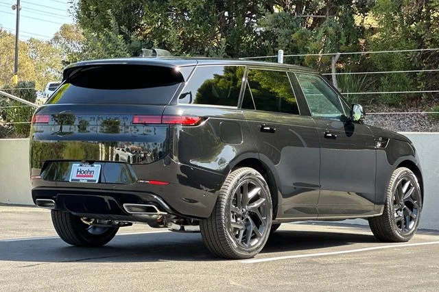 New 2026 Santorini Black Land Rover Dynamic SE image 5