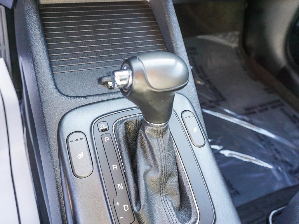Used 2016 Black Kia EX image 22