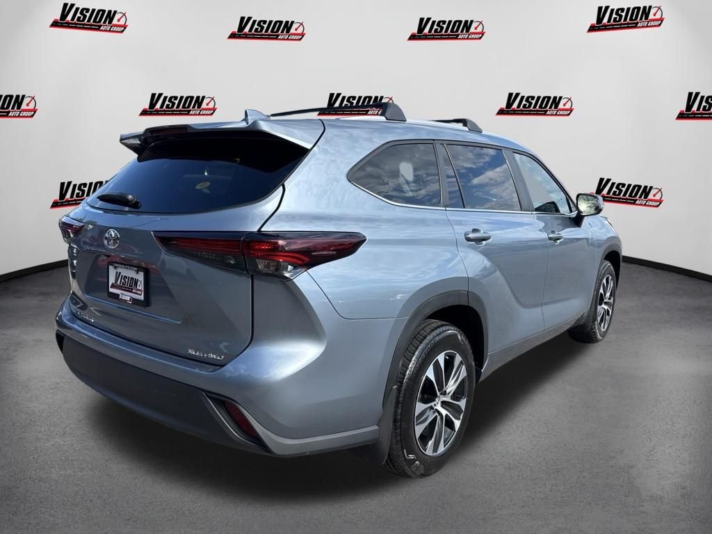 Used 2024  Toyota XLE image 4