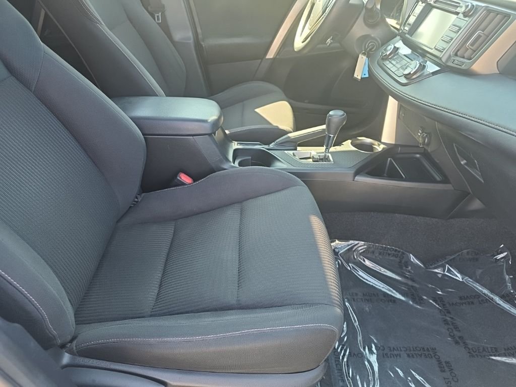 Used 2013 White Toyota XLE image 25
