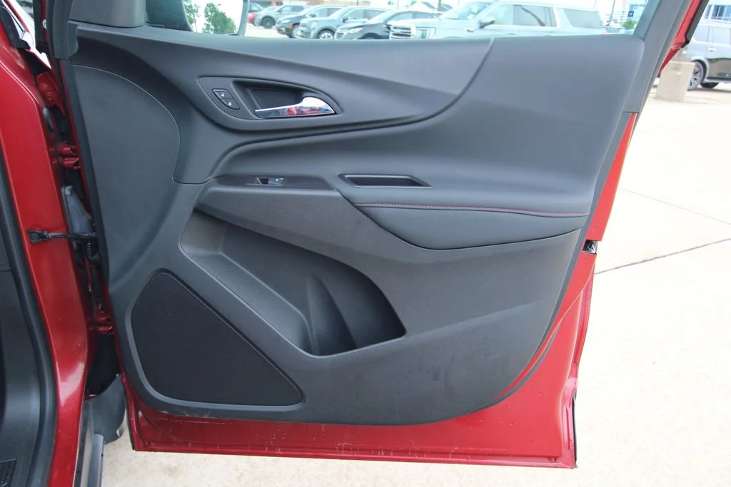 Used 2022  Chevrolet RS image 36