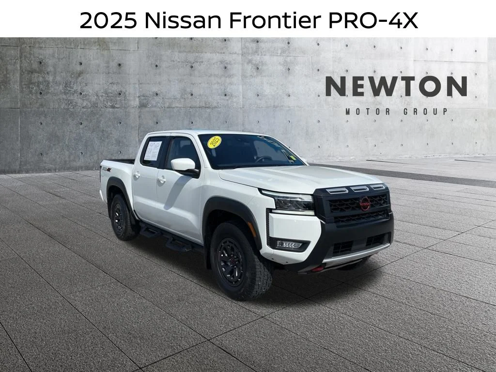 2025 Nissan Frontier PRO-4X Crew Cab 4X4's photo