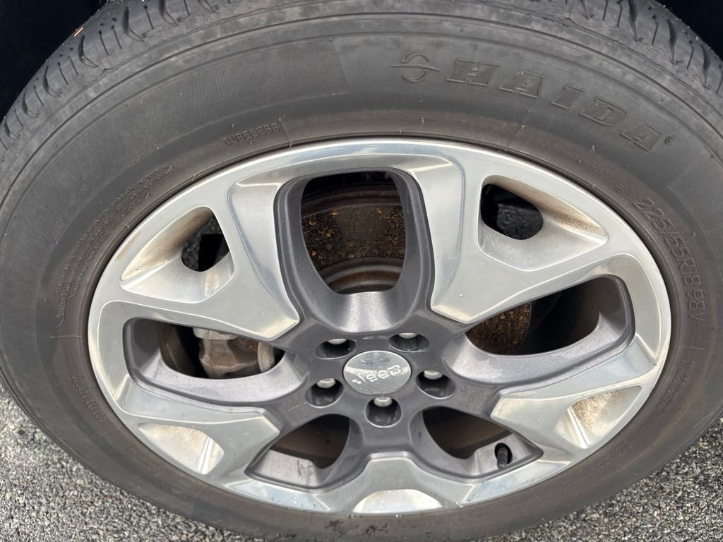 Used 2020 Silver Jeep Limited image 4