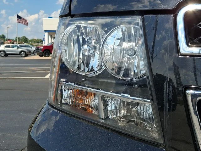 Used 2010 Black Chevrolet LT image 9