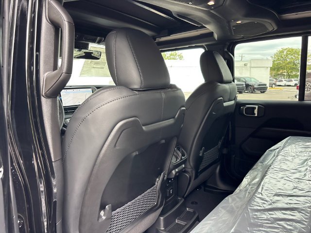 New 2027 Black Clearcoat Jeep Rubicon X image 10