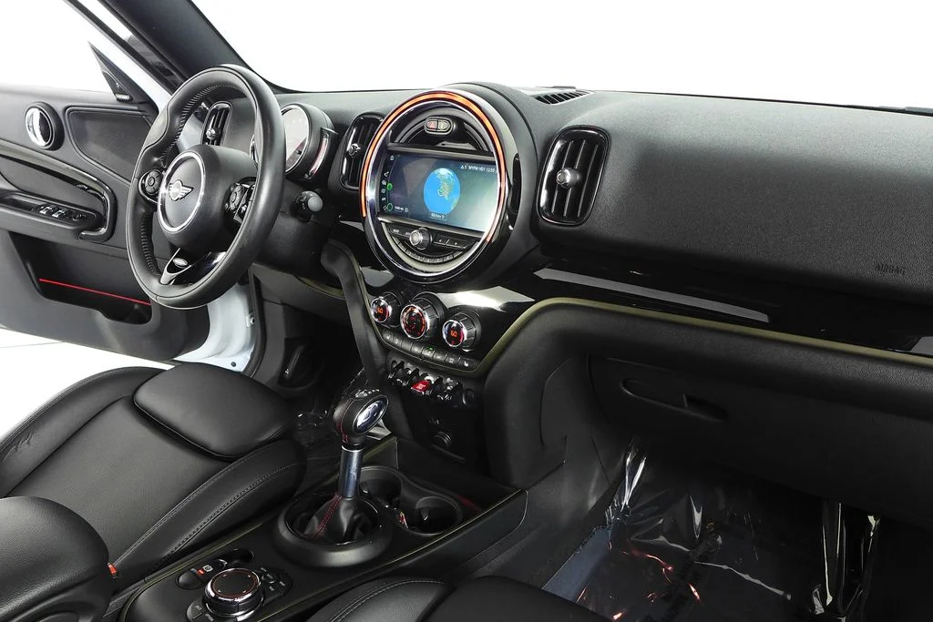 Used 2019 White MINI  image 13