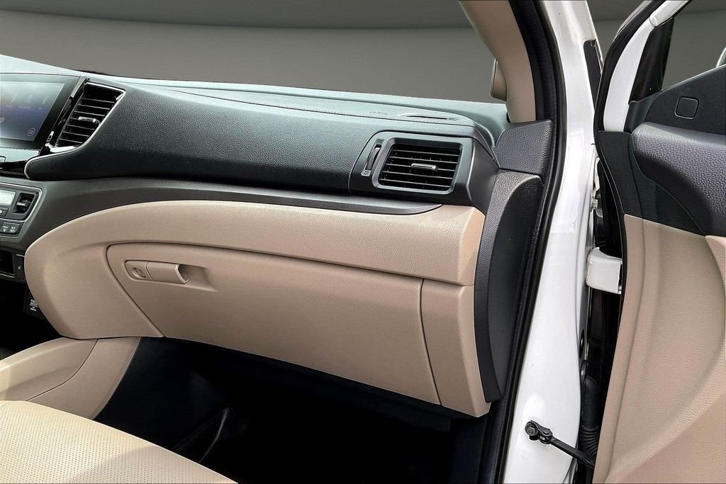 Used 2023 White Honda RTL image 30