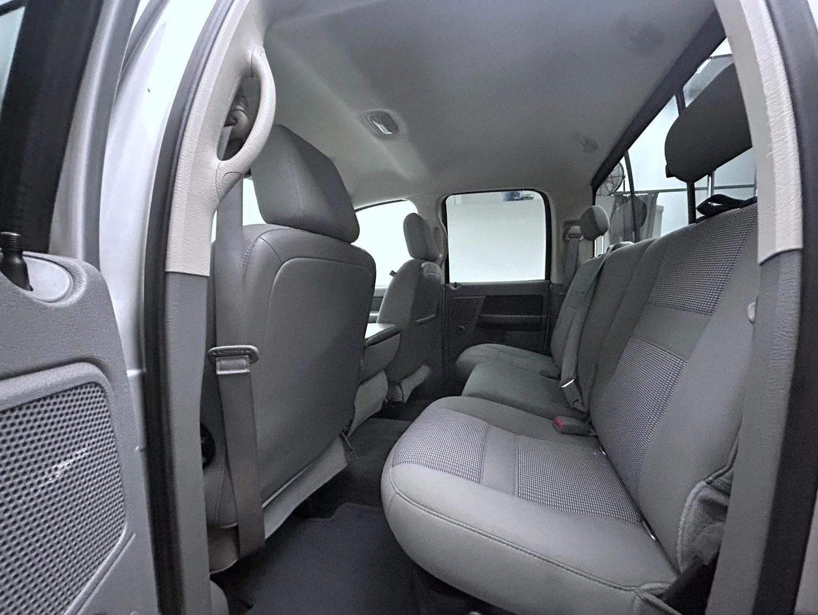 Used 2007 Silver Dodge SLT image 19