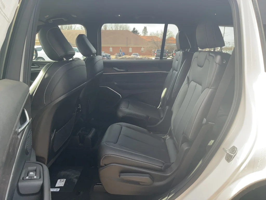 New 2026 Bright White Clearcoat Jeep Limited 4x4 image 9