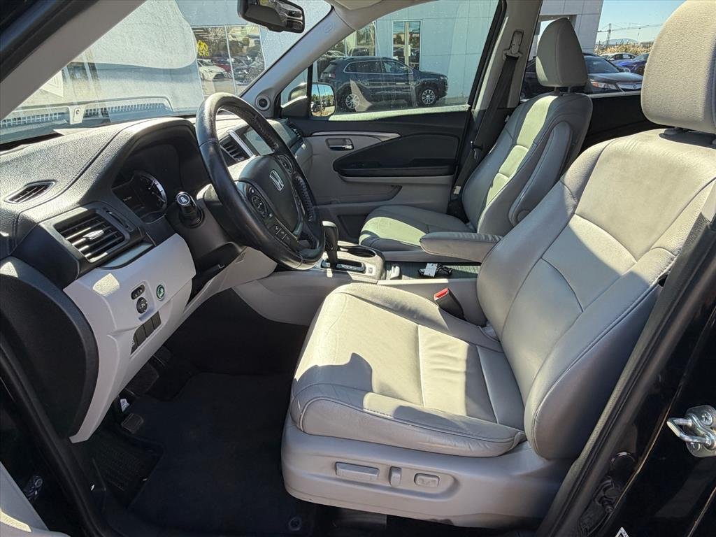 Used 2016 Crystal Black Pearl Honda EX-L image 8