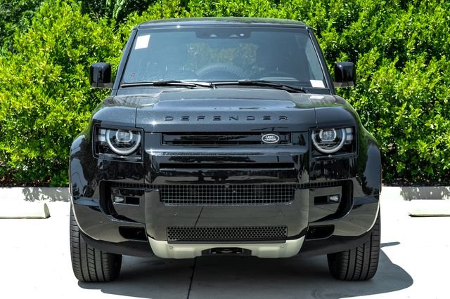 New 2026 Santorini Black Metallic Land Rover V8 image 6