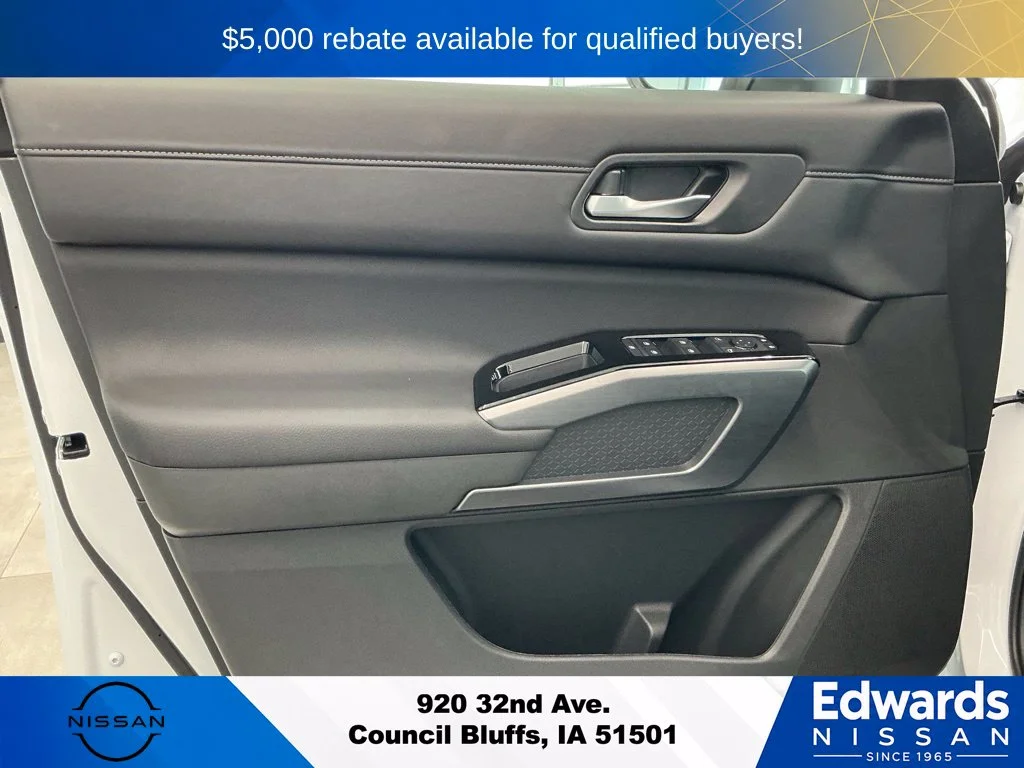 New 2026 Everest White Pearl TriCoat Nissan SL image 24