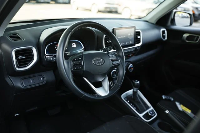 Used 2025 Shimmering Silver Hyundai SEL image 19