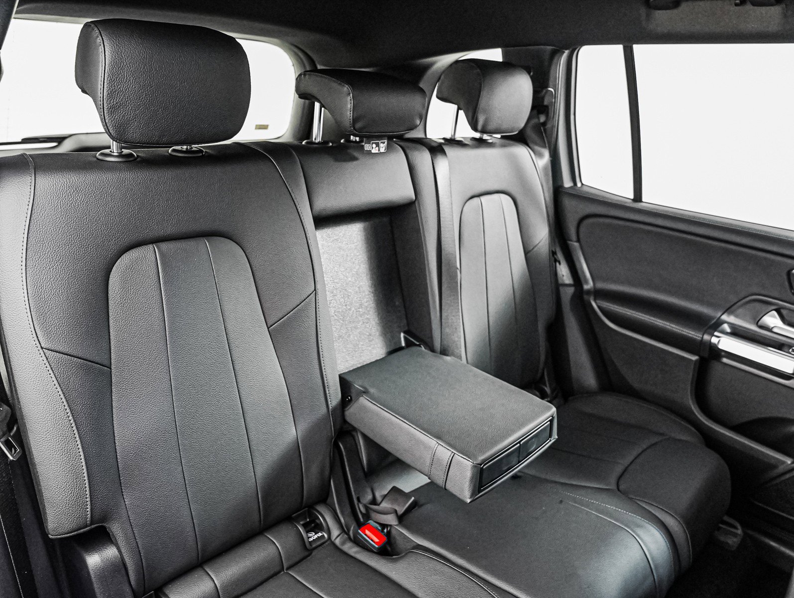 New 2026 Cirrus Silver Metallic Mercedes-Benz GLB 250 image 13