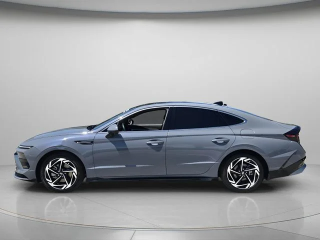 Used 2024 Blue Hyundai SEL image 3