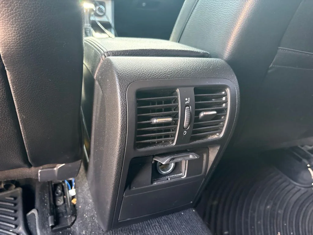 Used 2010 White Volkswagen Sport image 18