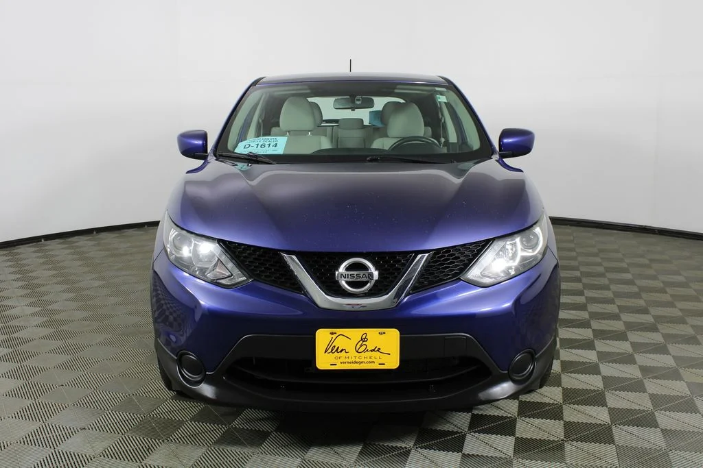 Used 2017 Blue Nissan S image 2