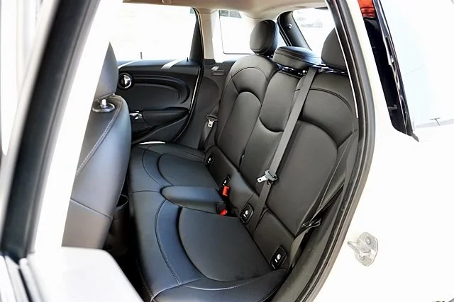 Used 2019 White MINI Classic image 15