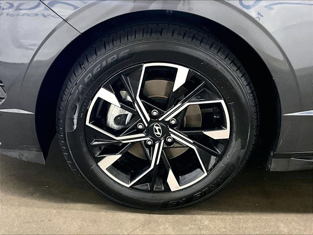 Used 2024 Gray Hyundai SEL image 7