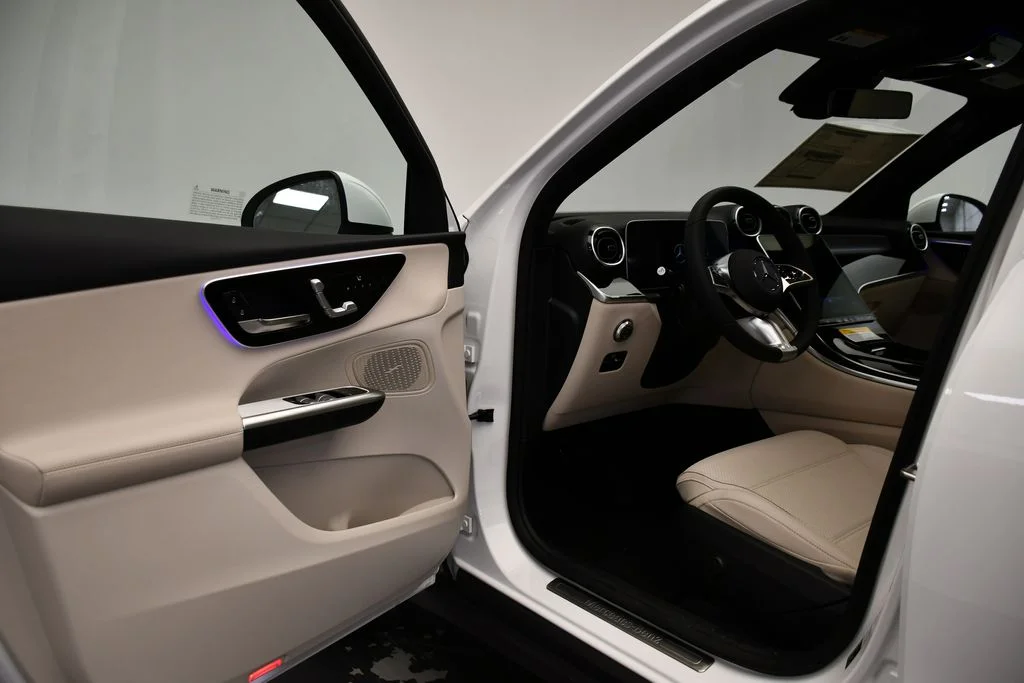 Certified Used 2026 Polar White Mercedes-Benz GLC 300 image 36