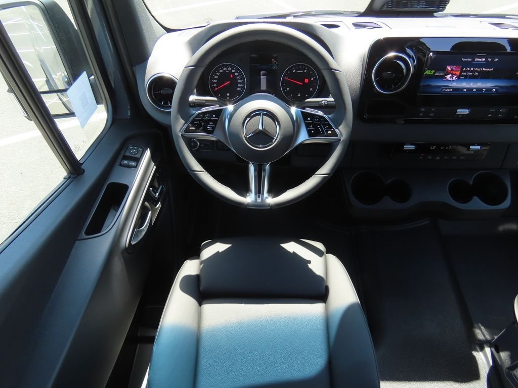 2025 Mercedes-Benz Sprinter Crew Van Base - Photo 10