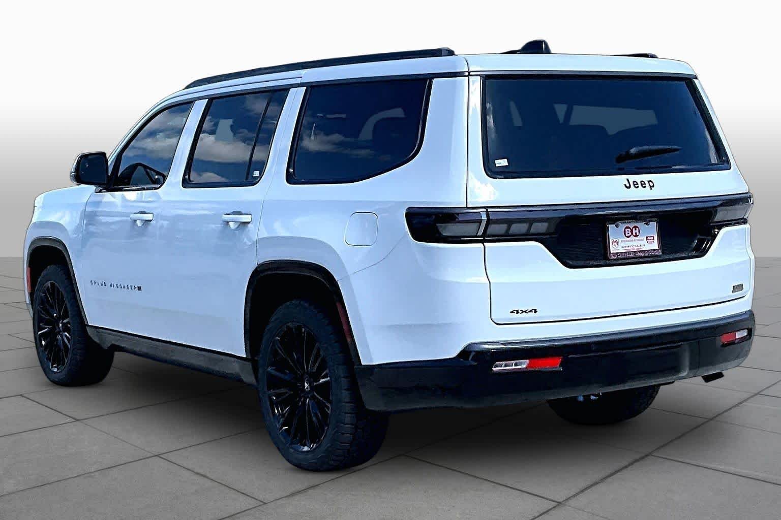 New 2026 Bright White Clear-Coat Exterior Paint Jeep Limited Altitude image 13