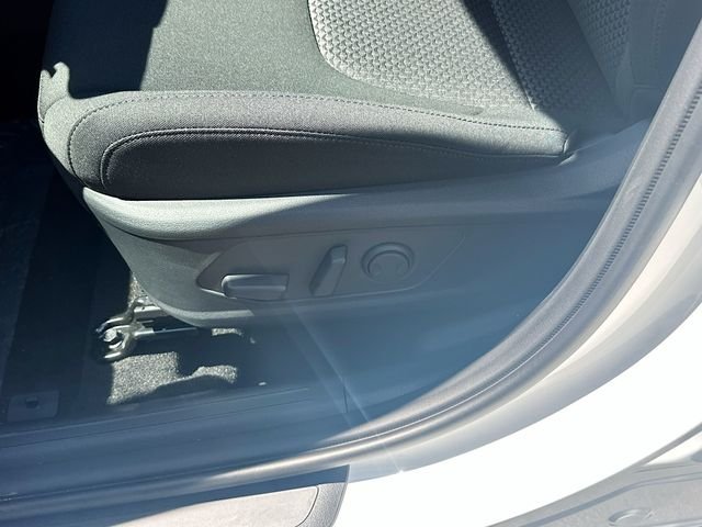 New 2026 Snow White Pearl Kia S image 18