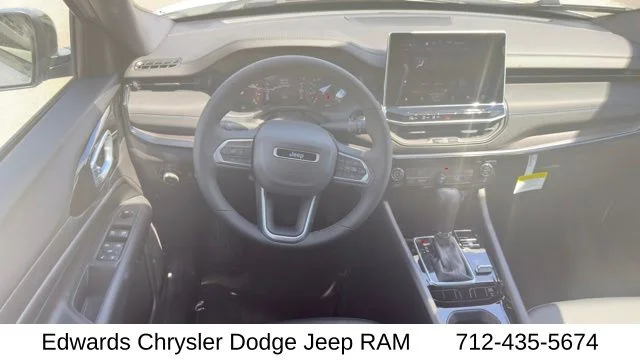 New 2026 White Jeep Latitude image 32