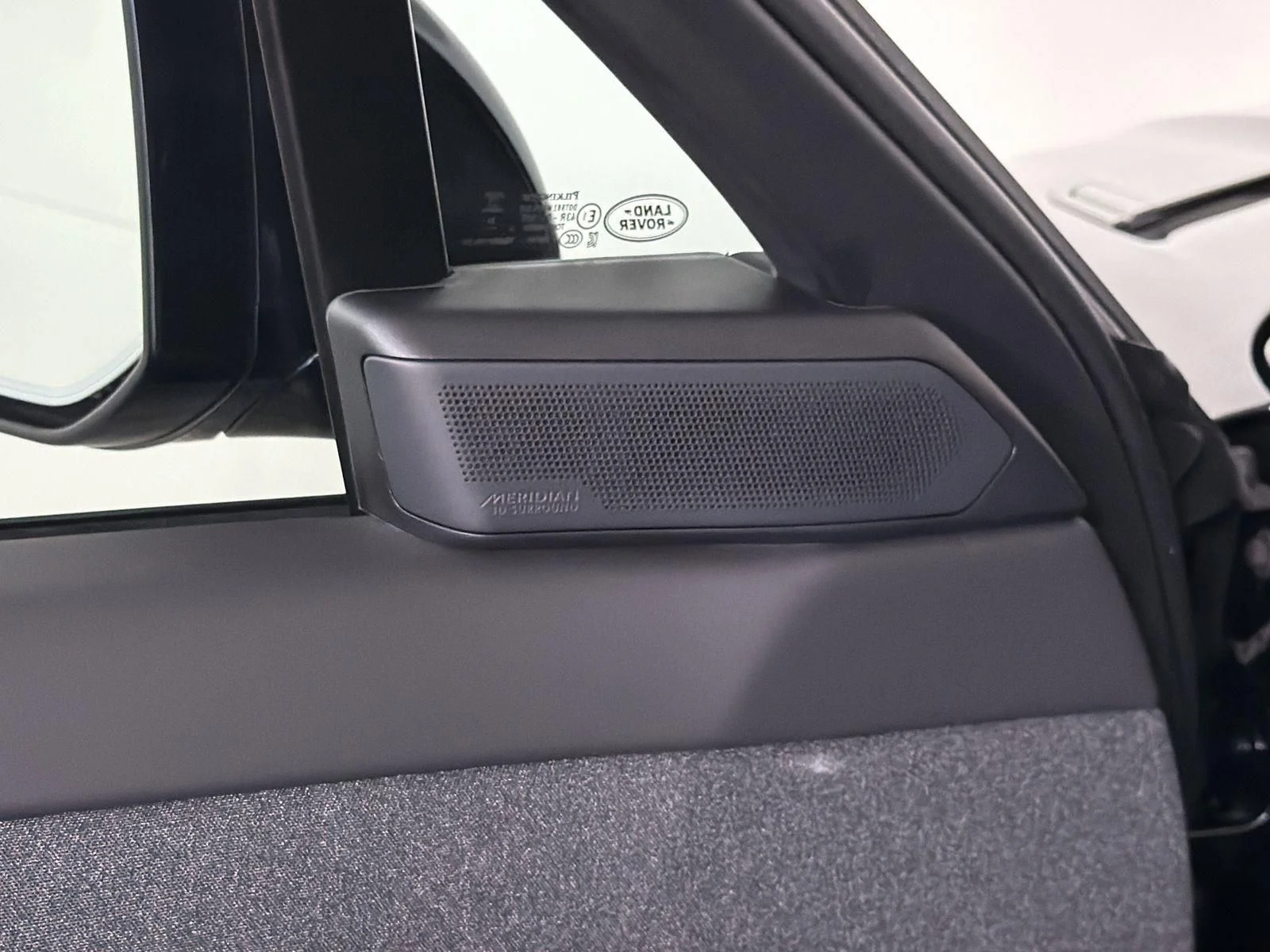 New 2026 Santorini Black Land Rover Dynamic SE image 22